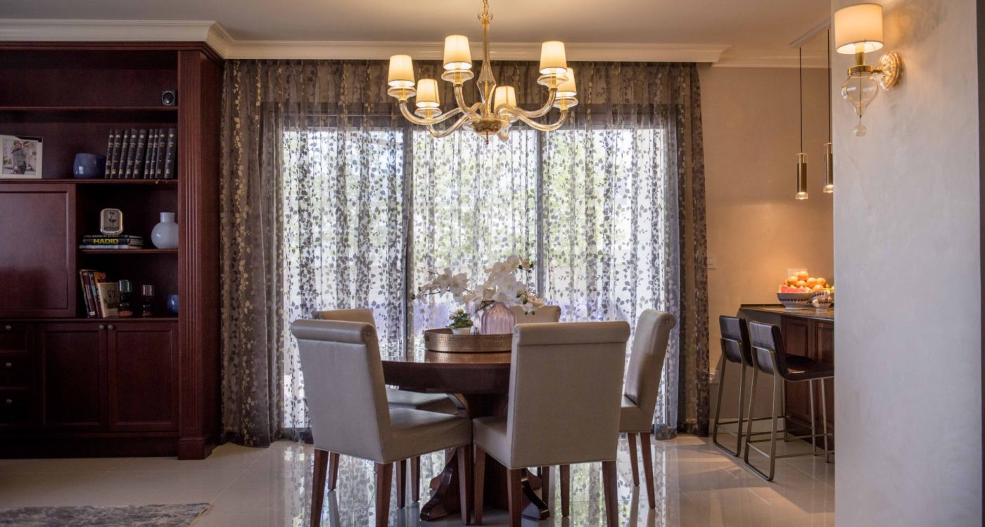 שולחן יוקרתי מעץ מלא